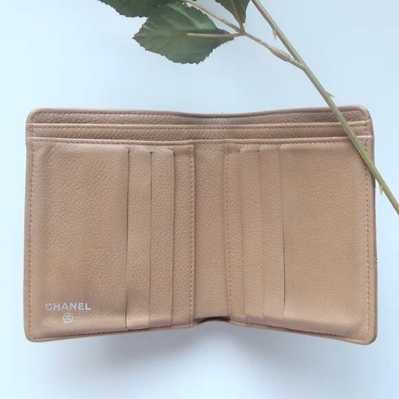 Chanel Classic Quilted Caviar Leather Bifold Wallet Beige with Silver CC Logo - Picture 3 of 14
